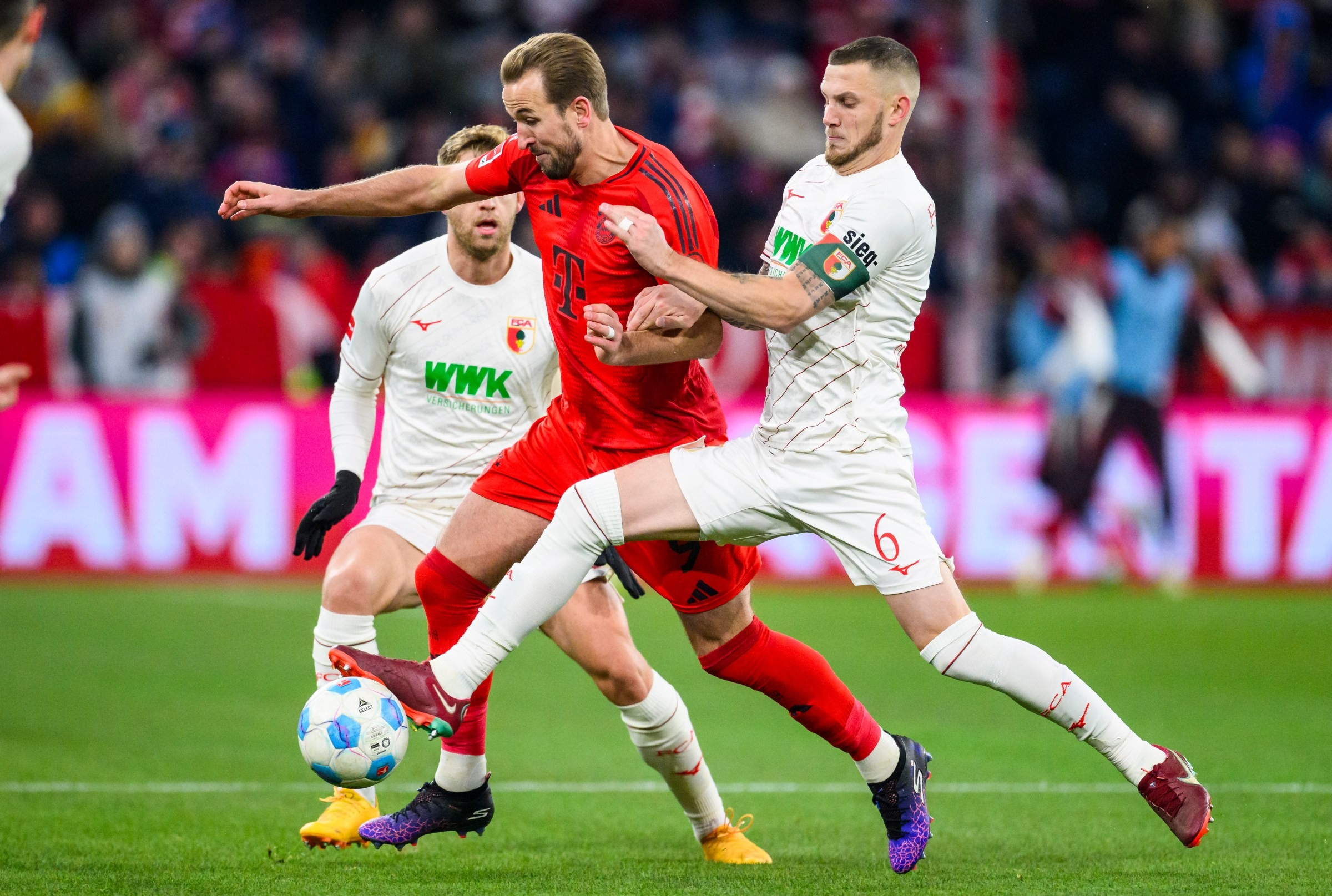 Nhận định soi kèo Augsburg vs Bayern lúc 23h30 ngày 30/8/2025