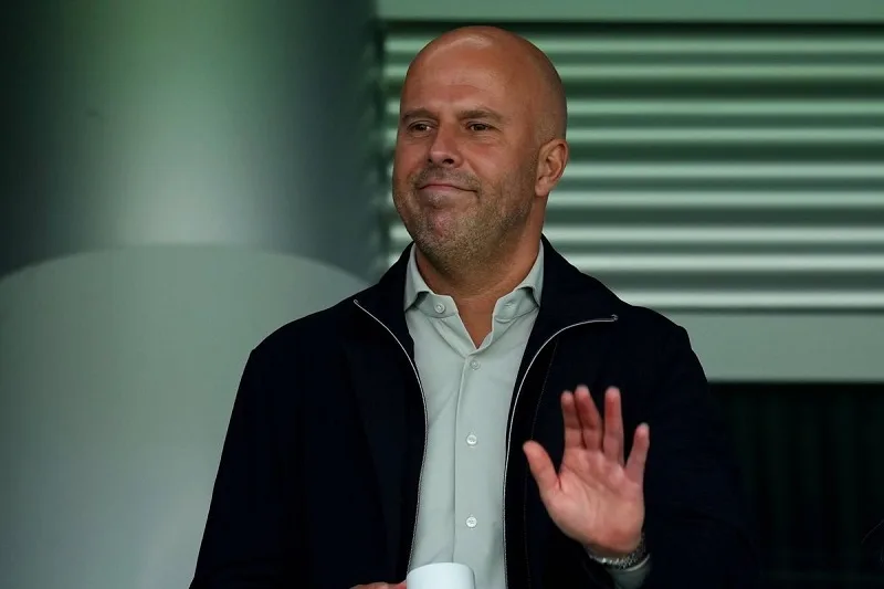 arne slot bi sa thai giai ma bi kich cua liverpool